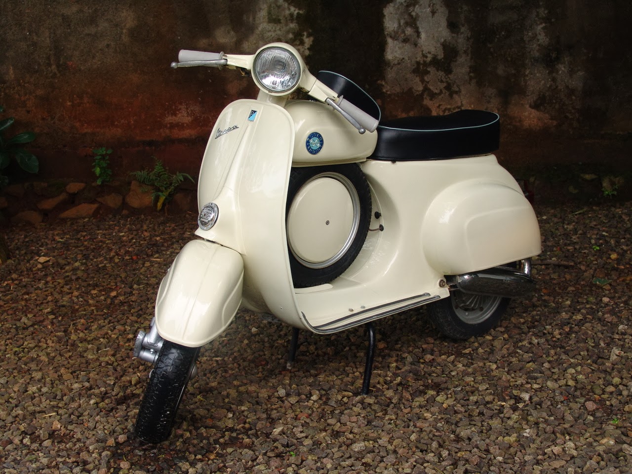 Vespa 90SS Cream Super Sprint – seats